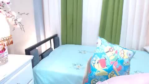 Snapshot of xxxxarabellaxxxx chatting on 09/18/25, 12:01 ARA online show from 09/18/25, 12:01