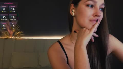 Snapshot of xyloria chatting on 11/29/25, 09:51 Lori online show from 11/29/25, 09:51