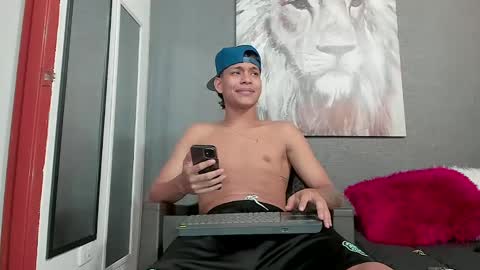 Snapshot of y0ung_master_ chatting on 01/09/25, 05:34 Sr. Y0ung Master online show from 01/09/25, 05:34