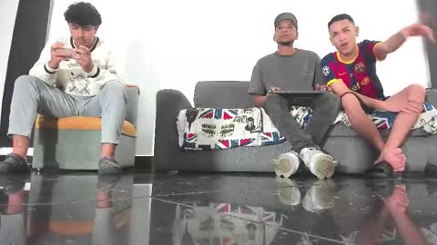 Snapshot of y0ung_master_ chatting on 12/21/25, 04:19 Sr. Y0ung Master online show from 12/21/25, 04:19