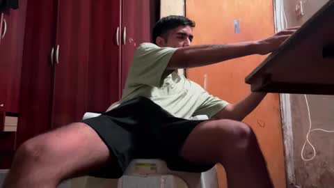 Snapshot of y0ungwithbrowndick chatting on 01/01/25, 10:54 BROWN DICK online show from 01/01/25, 10:54