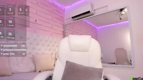 Snapshot of yaky_ chatting on 02/07/25, 08:42 Yakeline online show from 02/07/25, 08:42