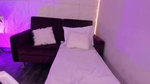 Snapshot of yalezka_ chatting on 02/11/26, 12:21 Yalezka online show from 02/11/26, 12:21