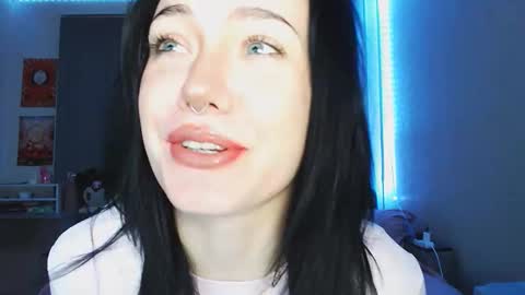 Snapshot of yamilean chatting on 11/12/25, 12:44 Yami online show from 11/12/25, 12:44