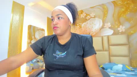 Snapshot of yamirawalker chatting on 02/18/26, 07:32 Naomi online show from 02/18/26, 07:32