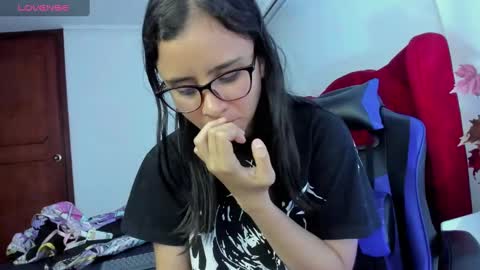 Snapshot of yan_nyan chatting on 02/12/25, 12:27 yan_nyan online show from 02/12/25, 12:27