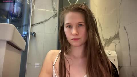 Yana  online show from 10/17/25, 01:14