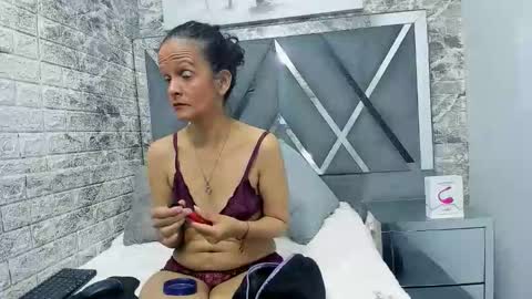 Snapshot of yanetrose chatting on 01/18/26, 03:54 yanetrose online show from 01/18/26, 03:54