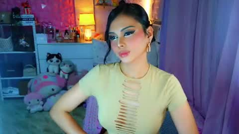 Snapshot of yang_audreylone chatting on 07/14/26, 12:02 YANG AUDREY LONE online show from 07/14/26, 12:02