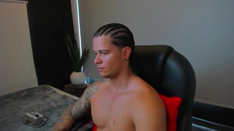 Snapshot of yanka_max1 chatting on 11/23/25, 03:34 new here online show from 11/23/25, 03:34