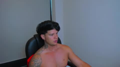 Snapshot of yanka_max1 chatting on 11/28/25, 12:19 new here online show from 11/28/25, 12:19