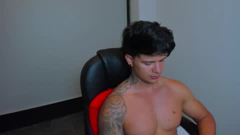 Snapshot of yanka_max1 chatting on 11/29/25, 12:24 new here online show from 11/29/25, 12:24