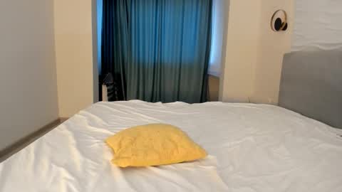 Snapshot of yanyaan chatting on 11/13/25, 05:28 Yana online show from 11/13/25, 05:28