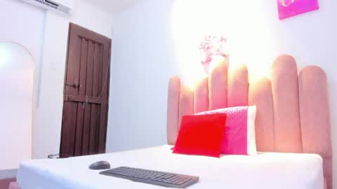 yara10_ online show from 05/19/26, 12:33