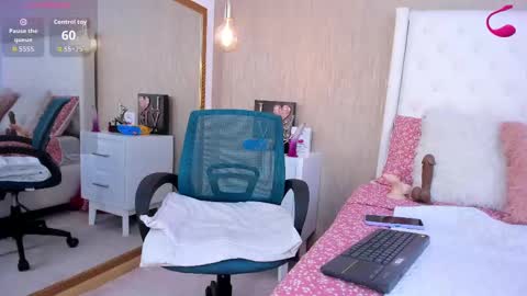 Snapshot of yara_bliss_ chatting on 09/17/25, 11:06 Yara Bliss online show from 09/17/25, 11:06