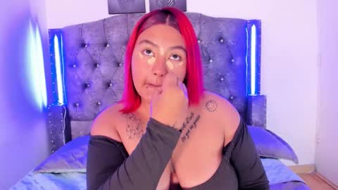 Snapshot of yara_flamer chatting on 11/27/25, 11:12 Yara online show from 11/27/25, 11:12