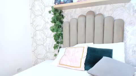 Snapshot of yaraamada chatting on 10/31/25, 07:59 Yara online show from 10/31/25, 07:59