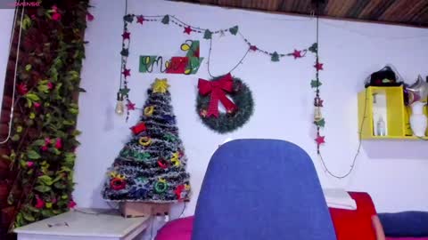Snapshot of yasmin_goldenst chatting on 12/30/24, 07:11 Yasemin online show from 12/30/24, 07:11