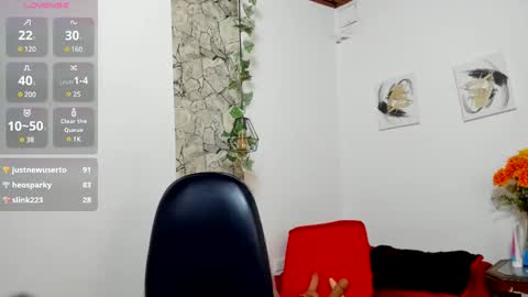Snapshot of yasmin_goldenst chatting on 02/13/25, 02:12 Yasemin online show from 02/13/25, 02:12