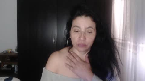 Snapshot of yasmin_love85 chatting on 12/11/24, 03:05 yasmin_love85 online show from 12/11/24, 03:05