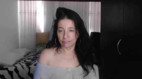 Snapshot of yasmin_love85 chatting on 01/09/25, 06:47 yasmin_love85 online show from 01/09/25, 06:47
