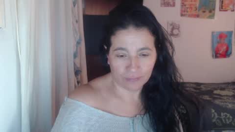 Snapshot of yasmin_love85 chatting on 01/27/25, 05:58 yasmin_love85 online show from 01/27/25, 05:58