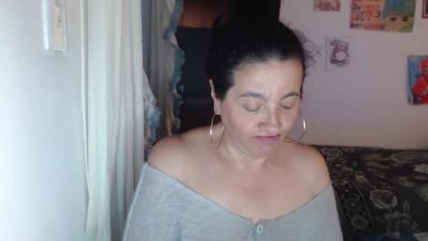 Snapshot of yasmin_love85 chatting on 03/03/25, 05:18 yasmin_love85 online show from 03/03/25, 05:18