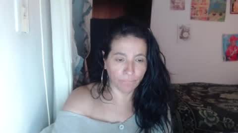 Snapshot of yasmin_love85 chatting on 03/10/25, 07:18 yasmin_love85 online show from 03/10/25, 07:18