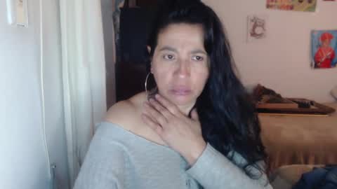 Snapshot of yasmin_love85 chatting on 10/07/25, 03:20 yasmin_love85 online show from 10/07/25, 03:20