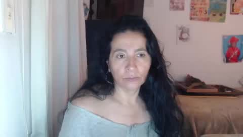 Snapshot of yasmin_love85 chatting on 10/27/25, 05:28 yasmin_love85 online show from 10/27/25, 05:28