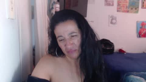 Snapshot of yasmin_love85 chatting on 04/06/26, 01:45 yasmin_love85 online show from 04/06/26, 01:45