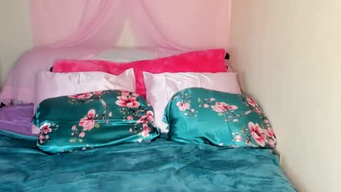 Snapshot of yasminayazzie chatting on 01/11/25, 06:45 Yasmina online show from 01/11/25, 06:45