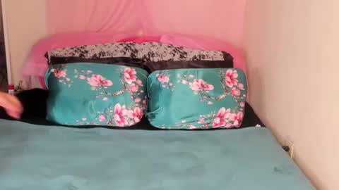 Snapshot of yasminayazzie chatting on 02/03/25, 05:40 Yasmina online show from 02/03/25, 05:40