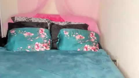 Snapshot of yasminayazzie chatting on 02/19/25, 04:34 Yasmina online show from 02/19/25, 04:34