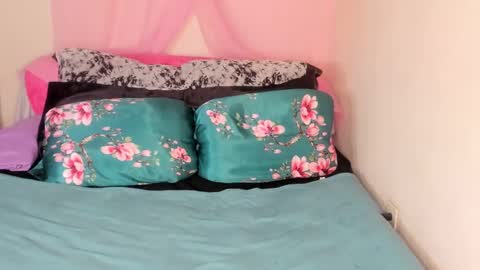 Snapshot of yasminayazzie chatting on 02/24/25, 06:15 Yasmina online show from 02/24/25, 06:15