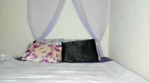 Snapshot of yasminayazzie chatting on 09/19/25, 02:13 Yasmina online show from 09/19/25, 02:13