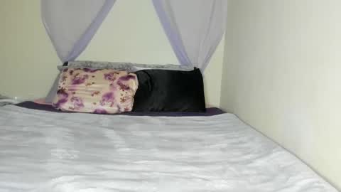 Snapshot of yasminayazzie chatting on 10/14/25, 10:10 Yasmina online show from 10/14/25, 10:10