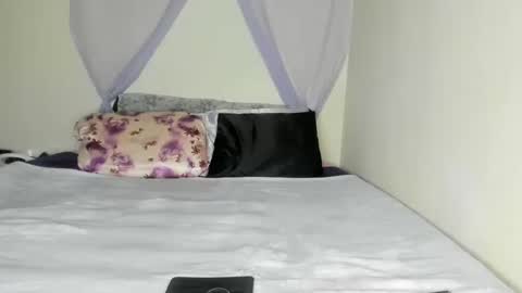 Snapshot of yasminayazzie chatting on 10/17/25, 12:36 Yasmina online show from 10/17/25, 12:36