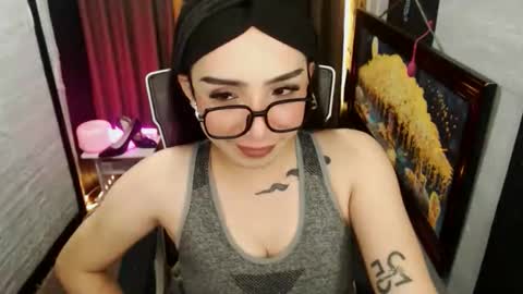 Snapshot of yassiered chatting on 05/16/26, 10:01 yassiered online show from 05/16/26, 10:01