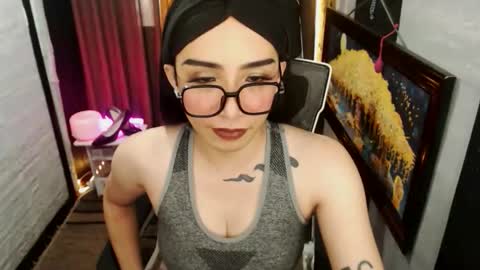 Snapshot of yassiered chatting on 05/18/26, 01:24 yassiered online show from 05/18/26, 01:24