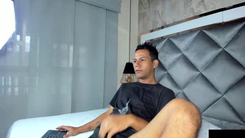 Snapshot of yayi_derek chatting on 01/21/25, 11:56 yayi derek online show from 01/21/25, 11:56