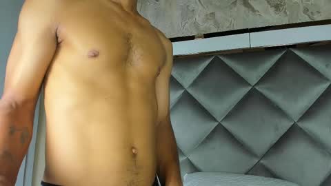Snapshot of yayi_derek chatting on 02/21/25, 11:55 yayi derek online show from 02/21/25, 11:55