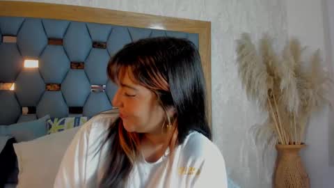 Snapshot of yayi_derek chatting on 10/17/25, 11:35 yayi derek online show from 10/17/25, 11:35