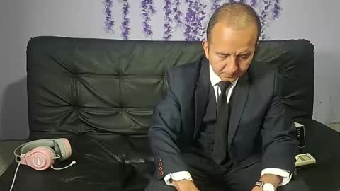 Snapshot of yazfore chatting on 11/11/25, 03:12 Hazzan online show from 11/11/25, 03:12