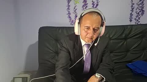 Hazzan online show from 11/21/25, 06:06