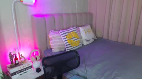 Snapshot of yazmin_shines chatting on 02/02/25, 12:35 Yazzi online show from 02/02/25, 12:35