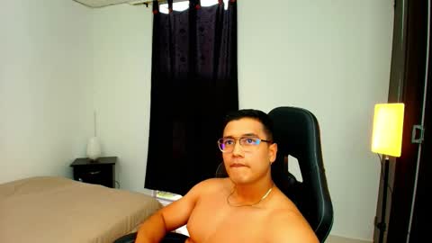 Snapshot of yeico837992 chatting on 12/19/25, 09:55 YEICO LEVIT online show from 12/19/25, 09:55