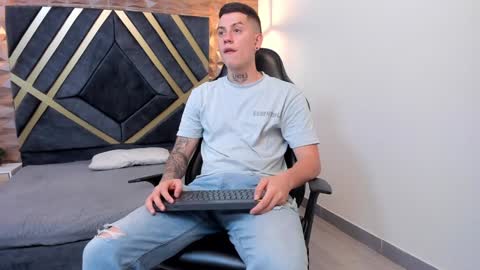 Snapshot of yeiko_romero_ chatting on 02/08/25, 05:29 YEIKO ROMERO online show from 02/08/25, 05:29