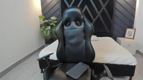 Snapshot of yeiko_romero_ chatting on 02/12/25, 11:41 YEIKO ROMERO online show from 02/12/25, 11:41