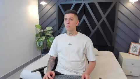 Snapshot of yeiko_romero_ chatting on 02/15/25, 05:28 YEIKO ROMERO online show from 02/15/25, 05:28